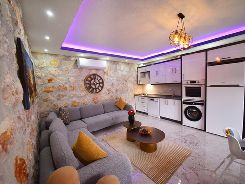  gece  -  Kasım
  | Kalkan Akbel'de Romantik Jakuzili Villa Tatili: Korunaklı Havuz ve Özel Anlar